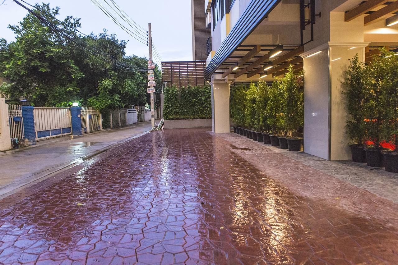 Sillemon Garden Hotel Bangkok Exterior photo